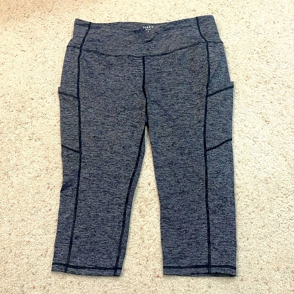 Torrid Performance Curve Active Capri w/ Pockets 💪🏻 - Picture 1 of 4